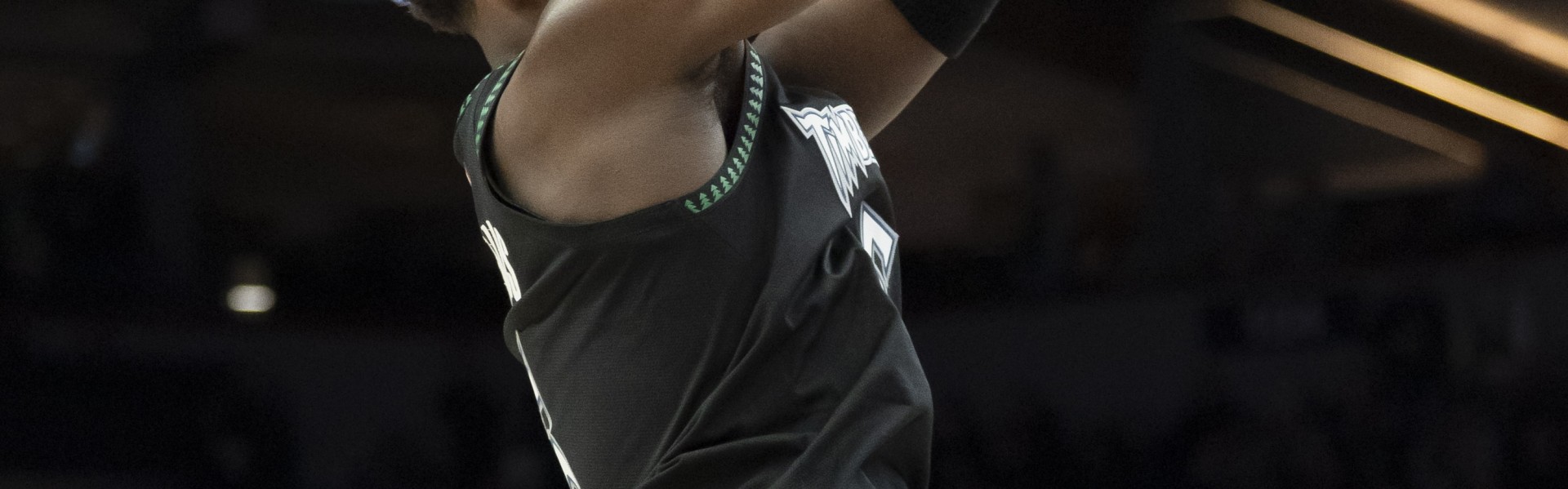 爱德华兹本赛季第9次砍下40+ 追平东契奇 并列联盟第一